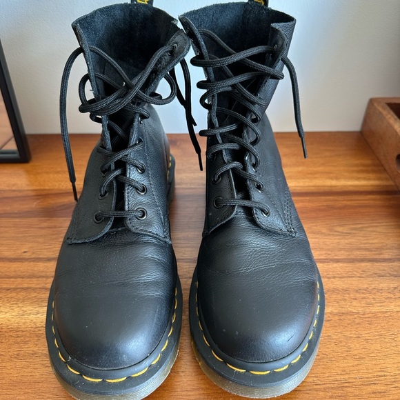 Dr. Martens 1460 Pascal Boot, size 8 - Picture 3 of 8